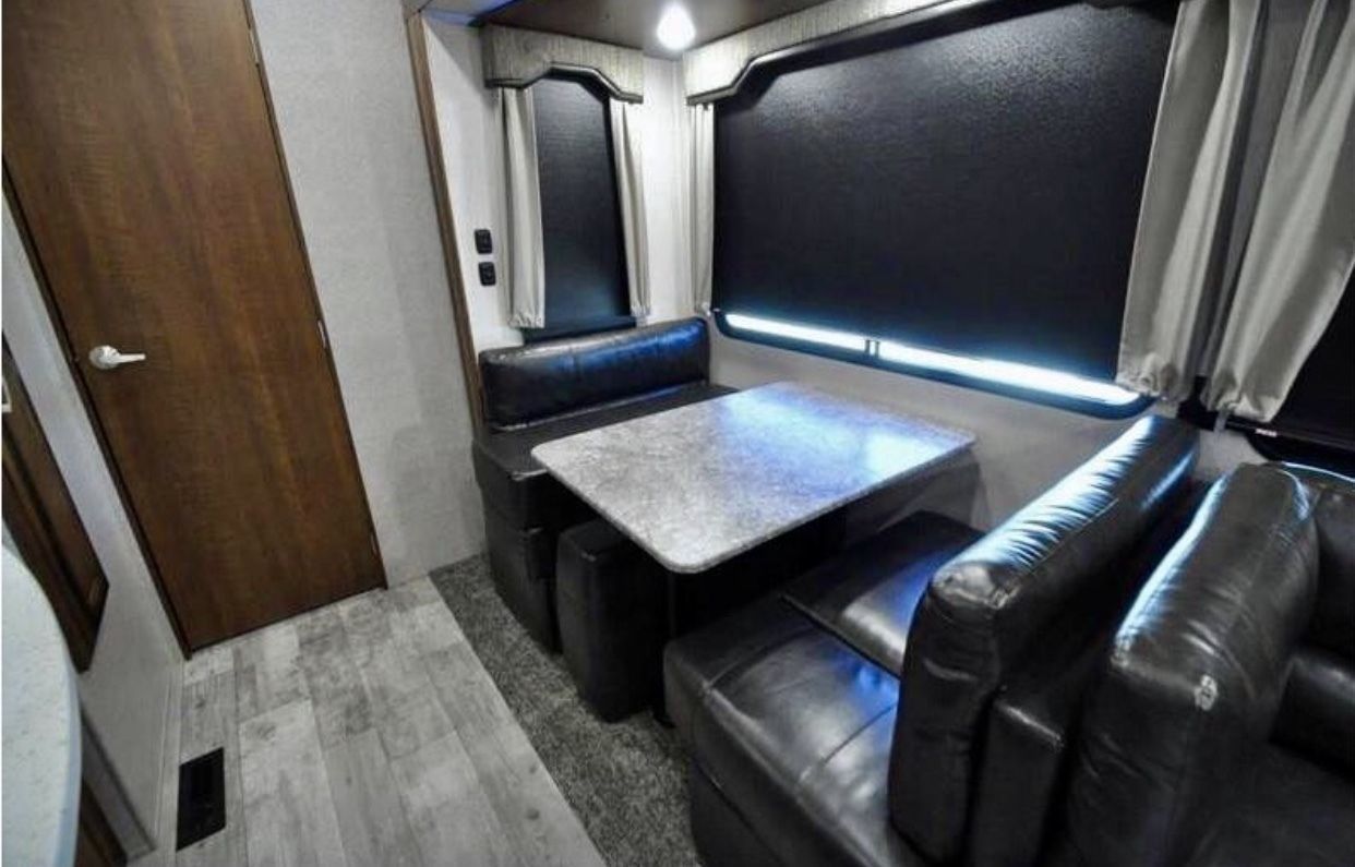Photo 9 - 2018 Heartland Fifth Wheel rental photo 11