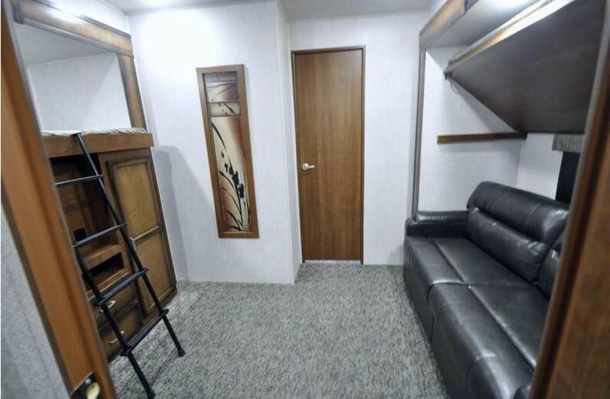 Photo 10 - 2018 Heartland Fifth Wheel rental photo 12