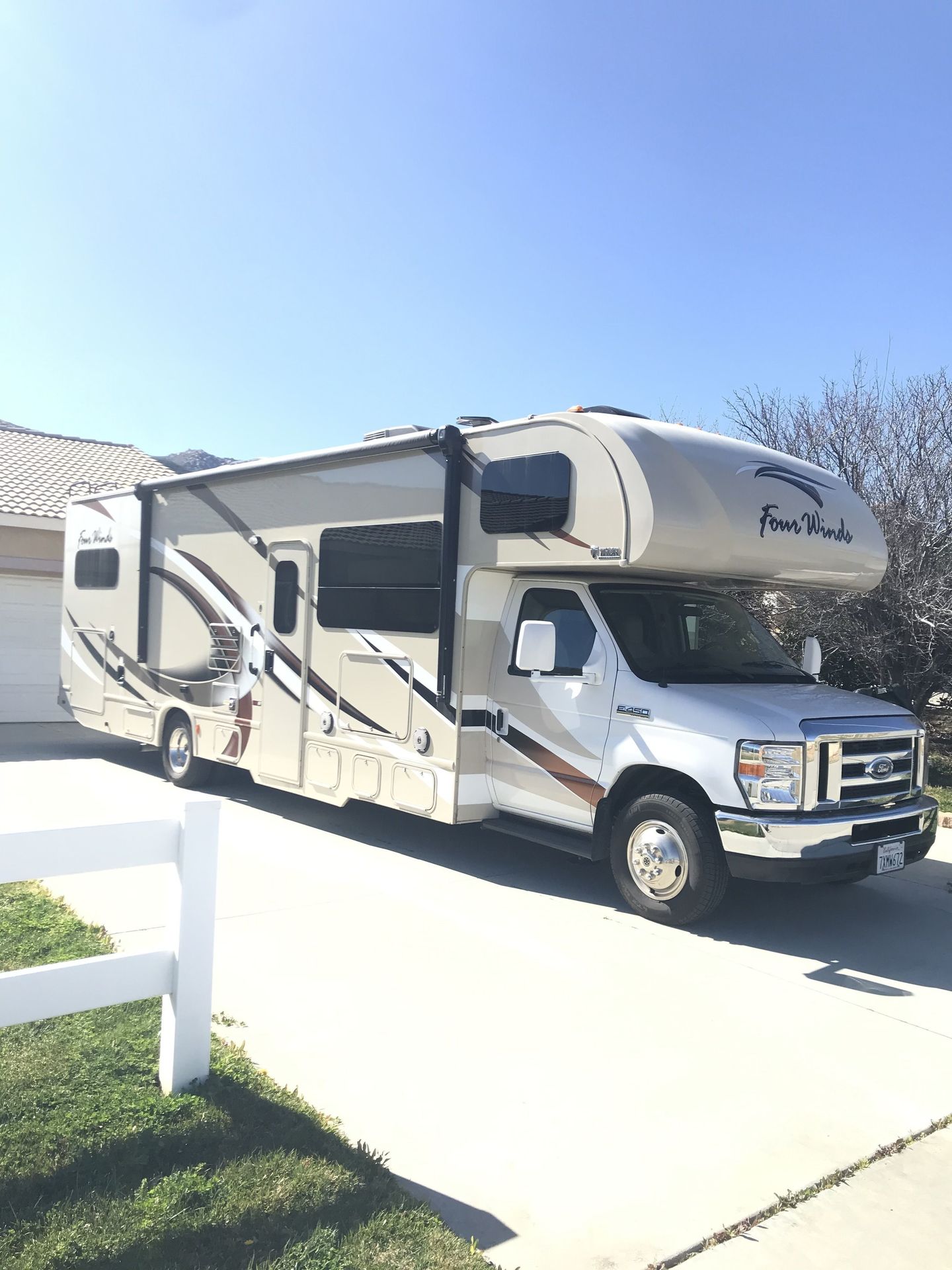 Photo 0 - 2017 Thor Motor Coach Class C Motorhome rental photo 2