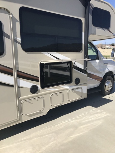 2017 Thor Motor Coach Four Winds Model 31E - BUNK HOUSE Class C Motorhome for rent in Chula Vista, CA