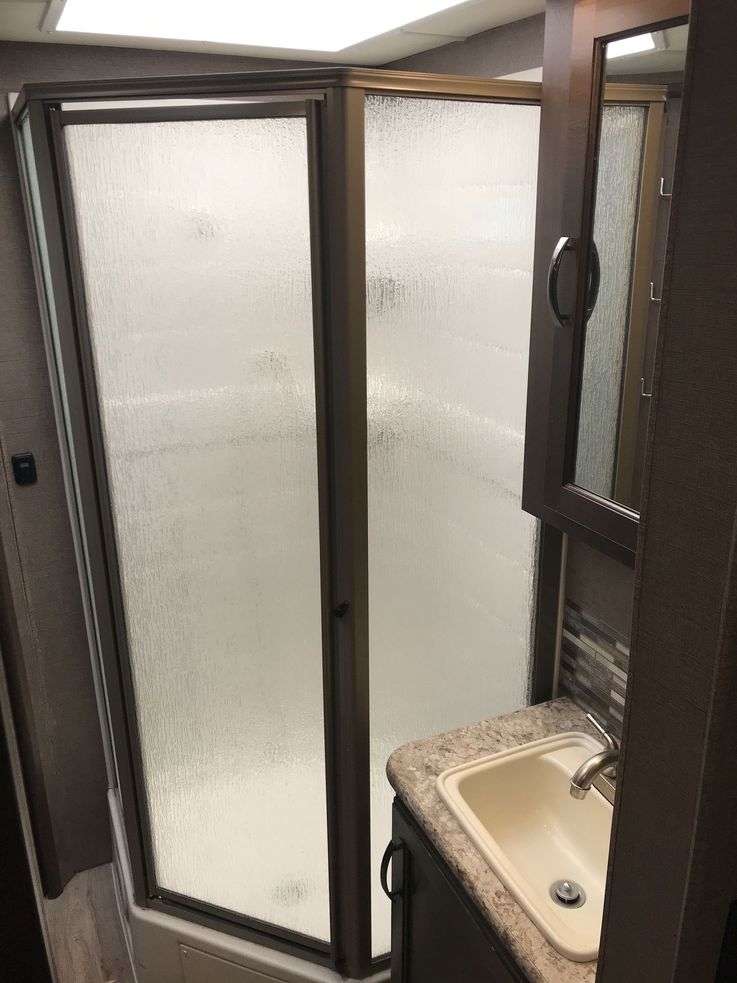 Photo 10 - 2017 Thor Motor Coach Class C Motorhome rental photo 12