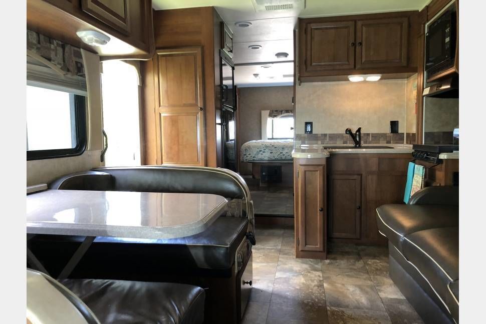 Photo 3 - 2014 Coachmen Class C Motorhome rental photo 5