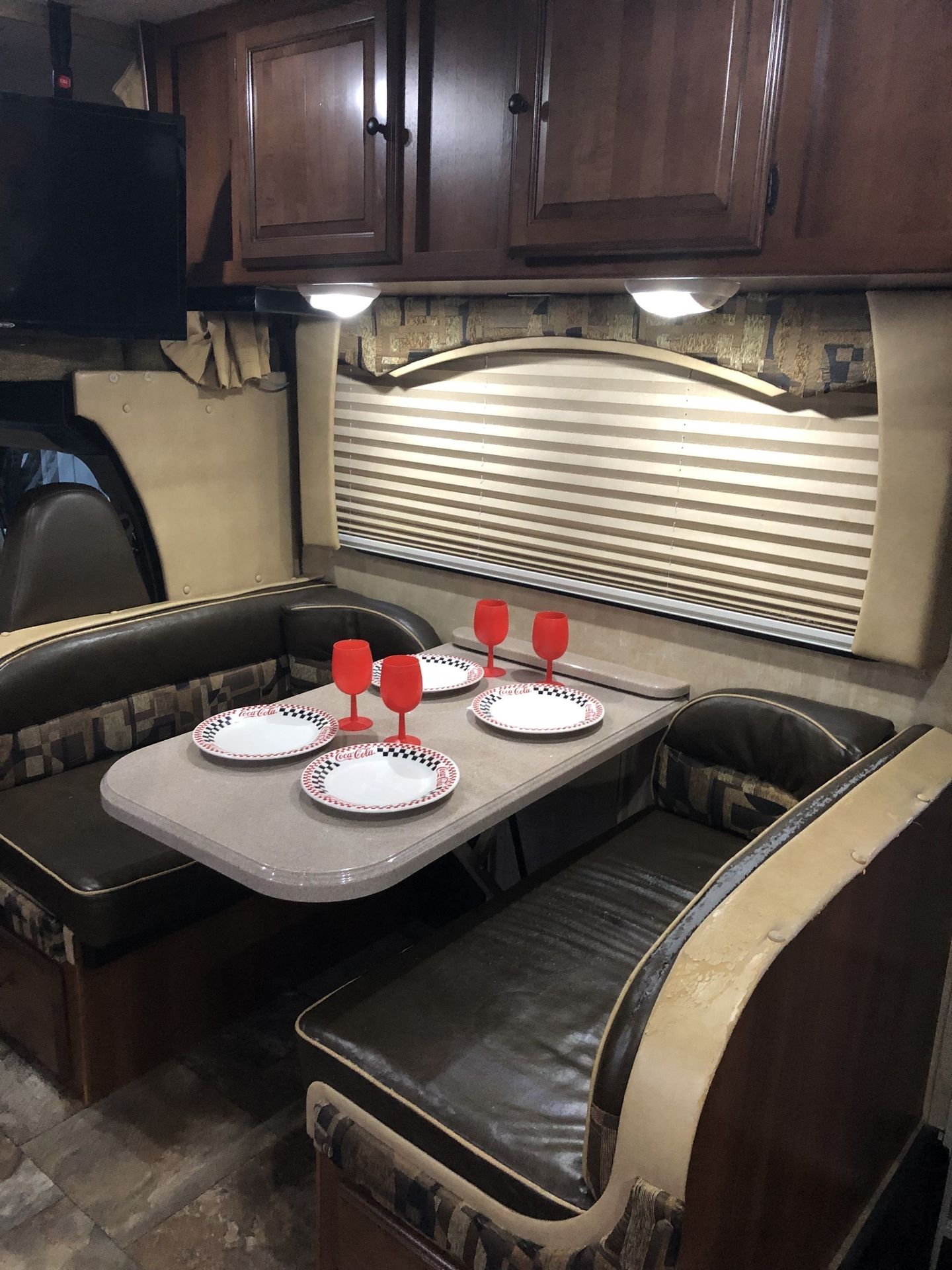 Photo 8 - 2014 Coachmen Class C Motorhome rental photo 10