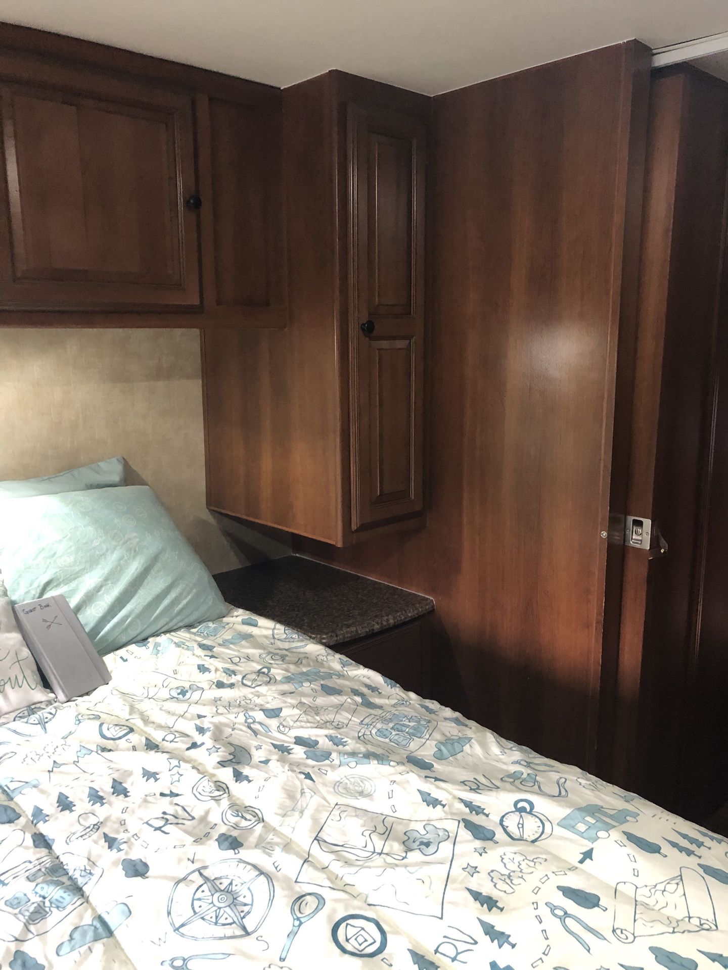 Photo 9 - 2014 Coachmen Class C Motorhome rental photo 11