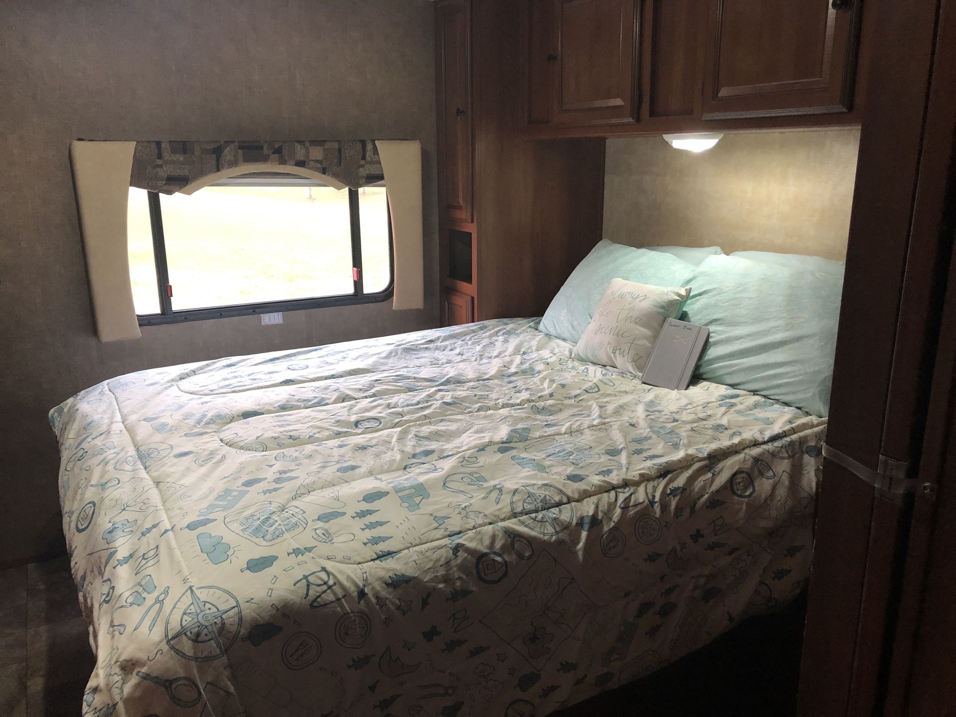 Photo 11 - 2014 Coachmen Class C Motorhome rental photo 13