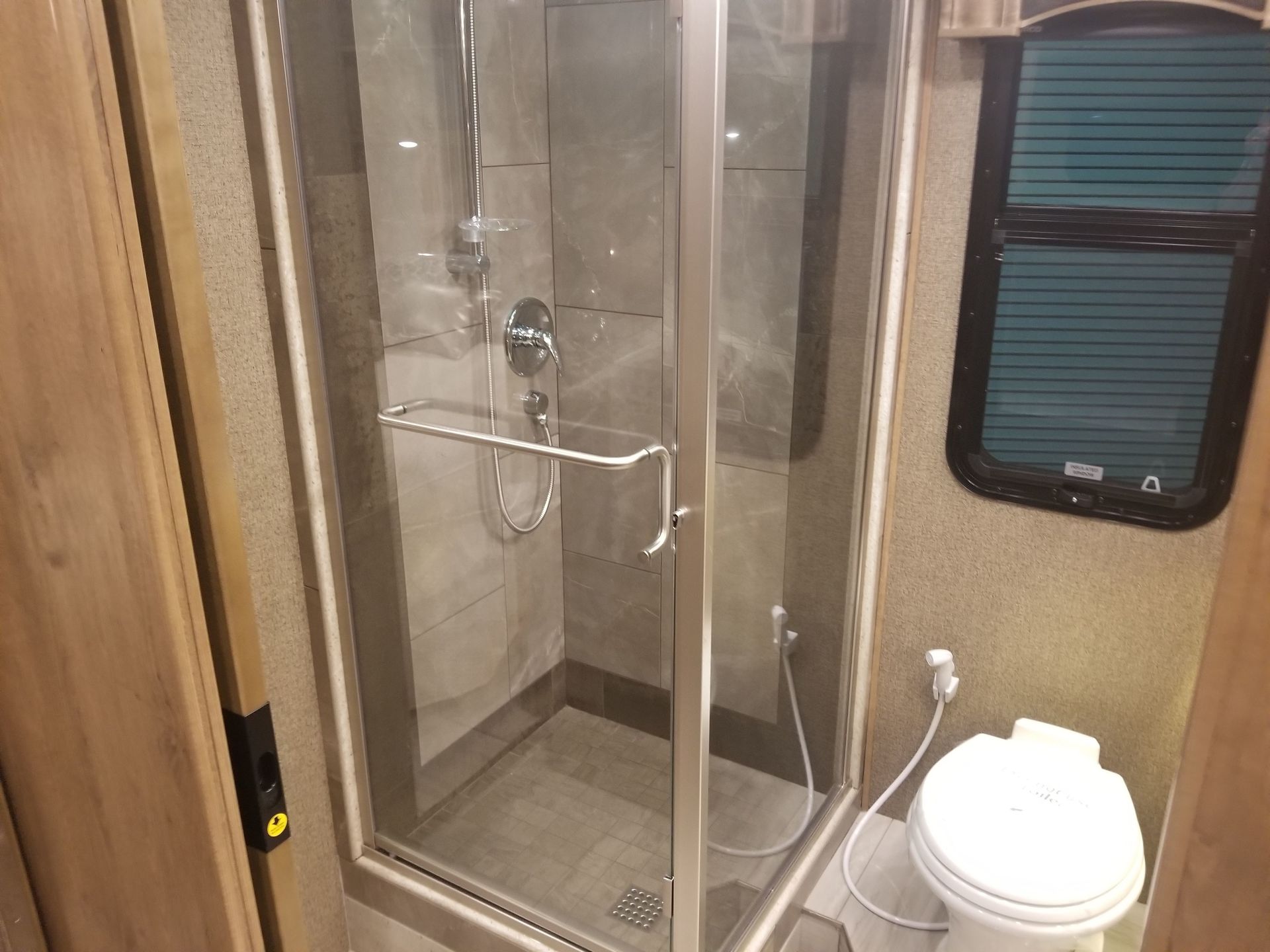 Photo 3 - 2018 American Coach Class A Motorhome rental photo 5