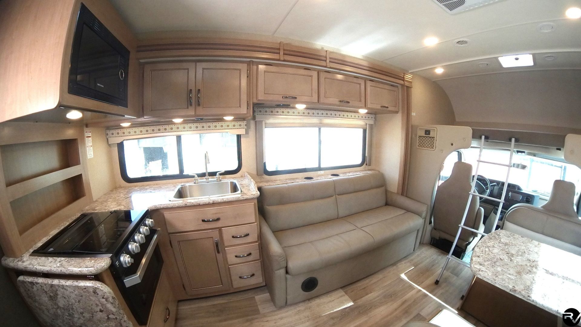 Photo 14 - 2020 Thor Class C Motorhome rental photo 16