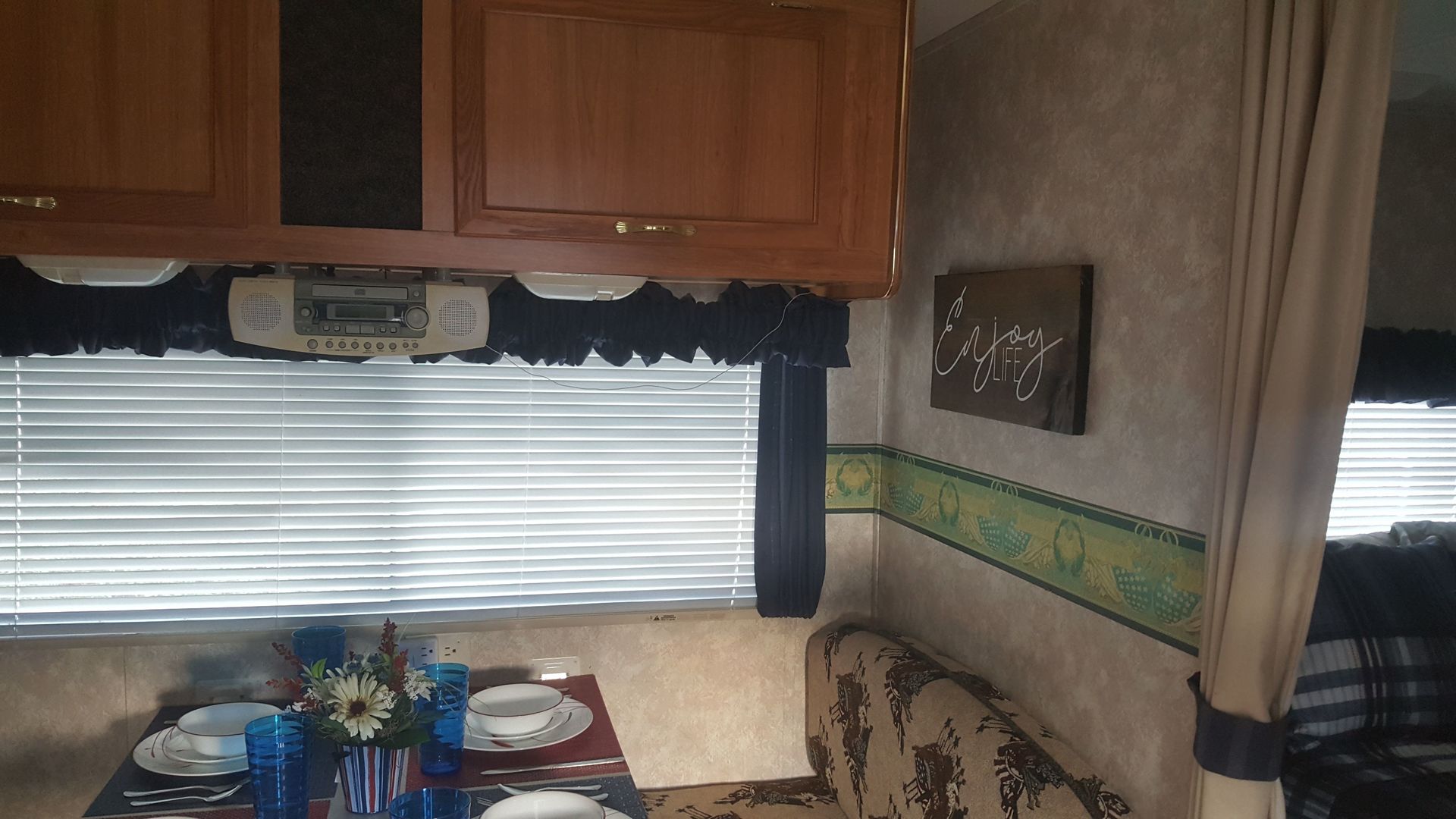 Photo 3 - 2003 Coachmen Spirit Of America Travel Trailer rental photo 5
