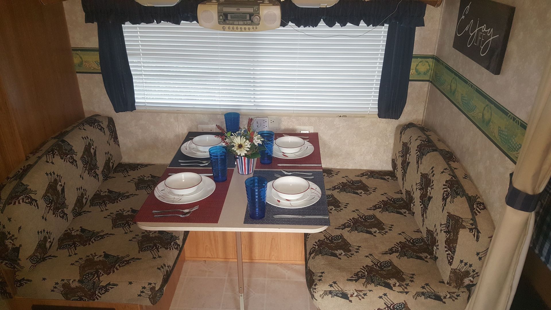 Photo 19 - 2003 Coachmen Spirit Of America Travel Trailer rental photo 21