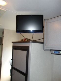 Photo 5 - 2006 Keystone Toy Hauler rental photo 7