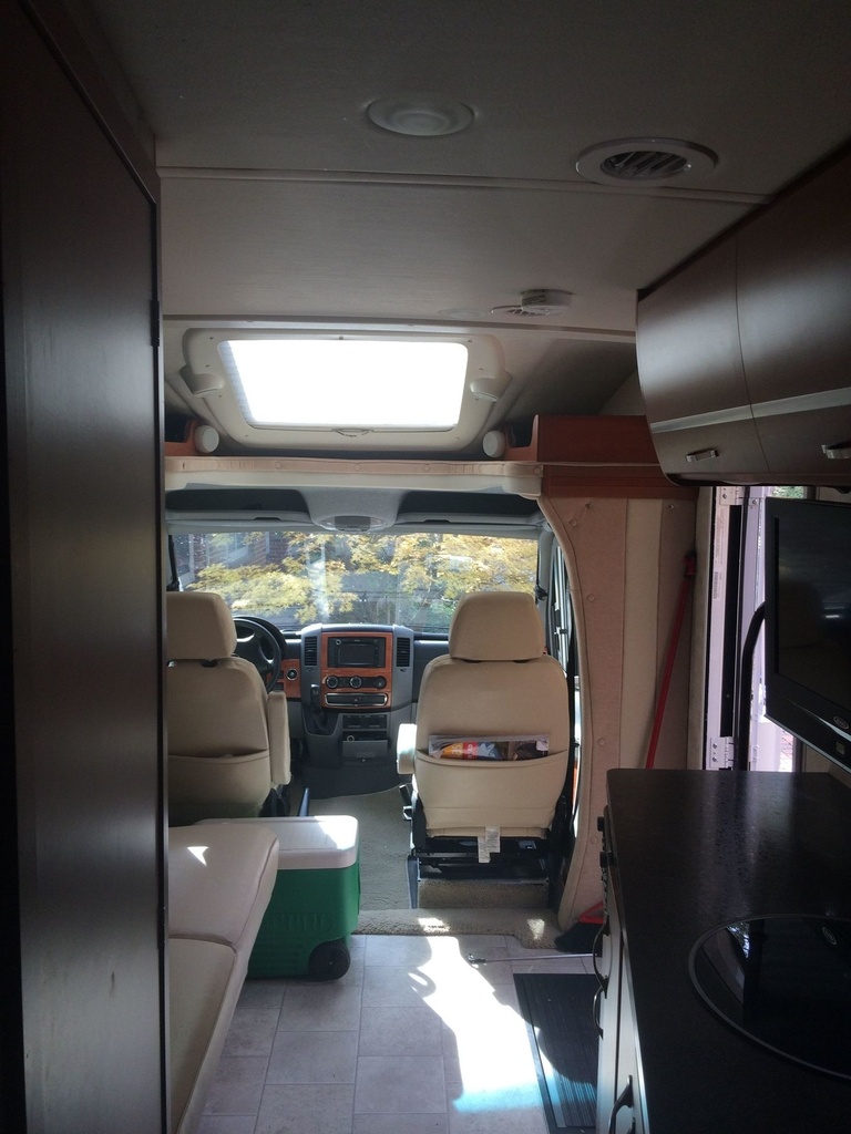 Photo 2 - 2011 Winnebago Class C Motorhome rental photo 4