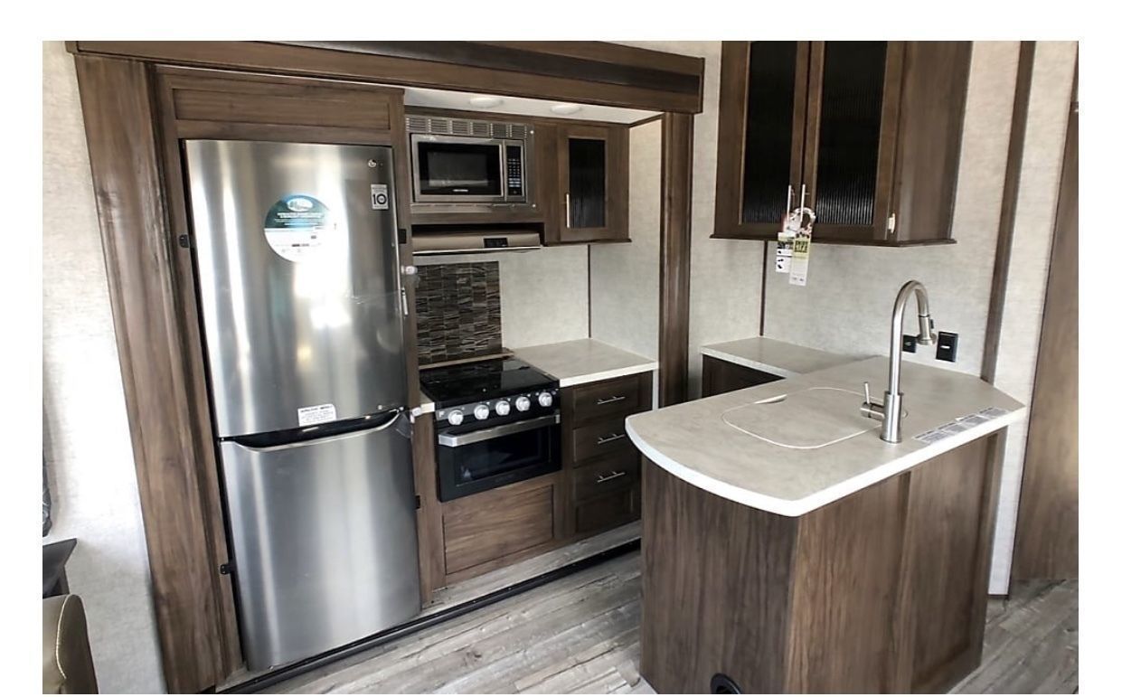 Photo 3 - 2018 Cherokee Fifth Wheel rental photo 5