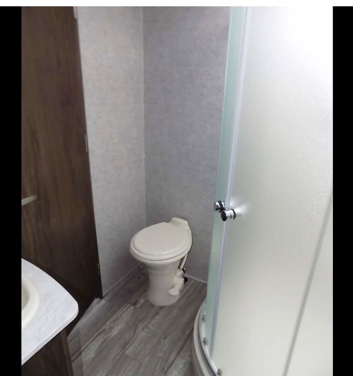 Photo 21 - 2018 Cherokee Fifth Wheel rental photo 23