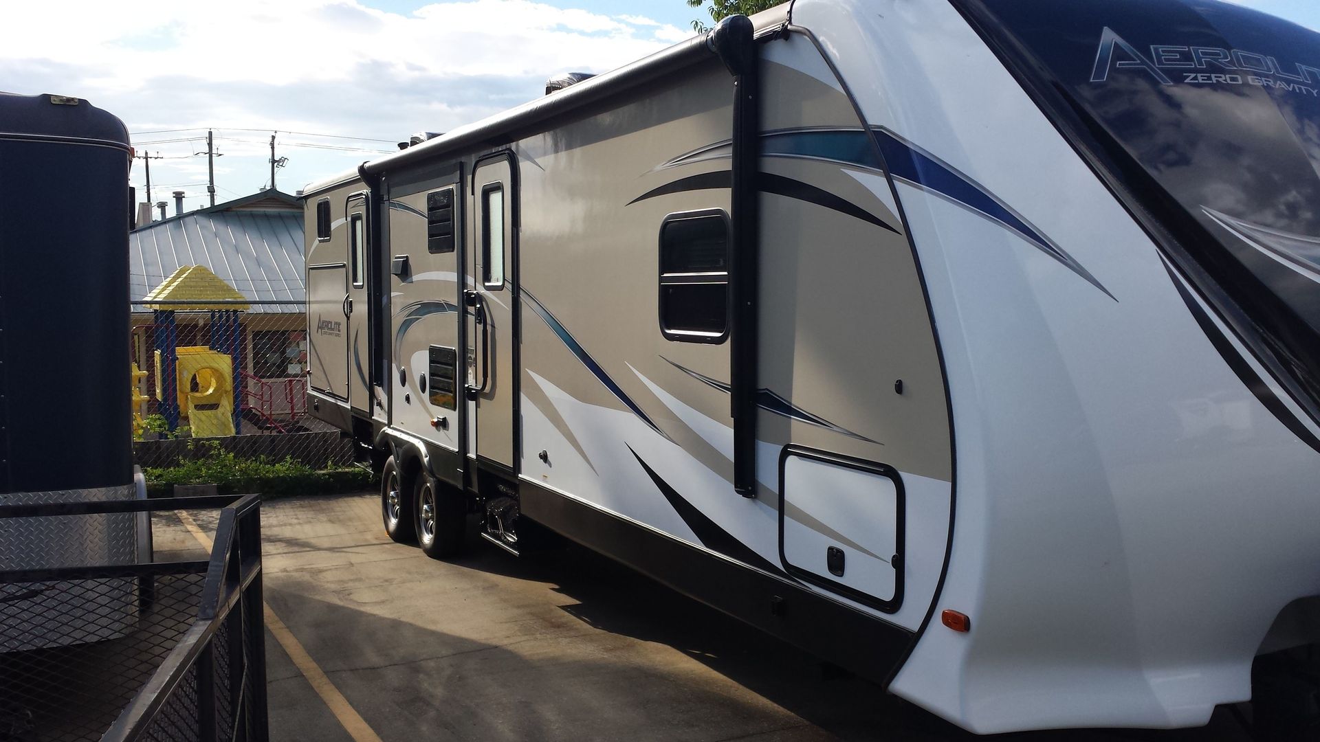 Photo 14 - 2018 Dutchman Travel Trailer rental photo 16