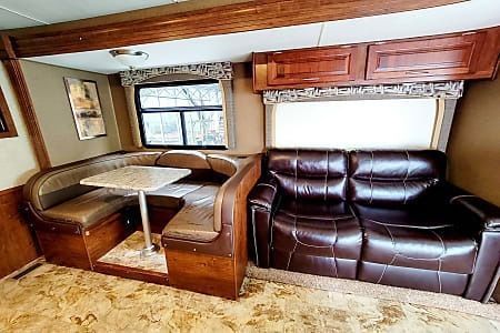 Photo 1 - 2016 Coachmen Class A Motorhome rental photo 4