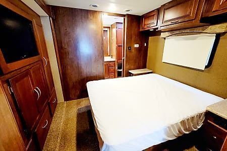 Photo 1 - 2016 Coachmen Class A Motorhome rental photo 9