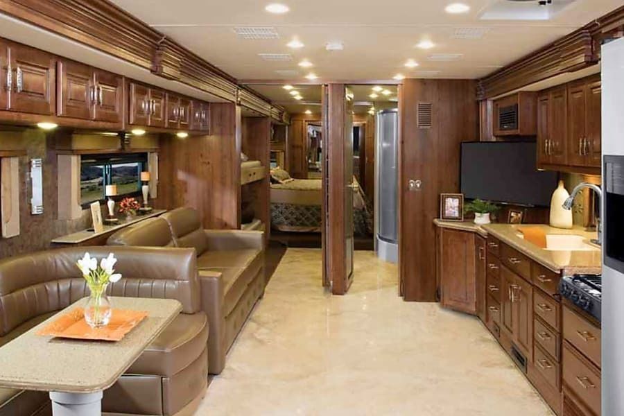 Photo 5 - 2015 Fleetwood Class A Motorhome rental photo 7