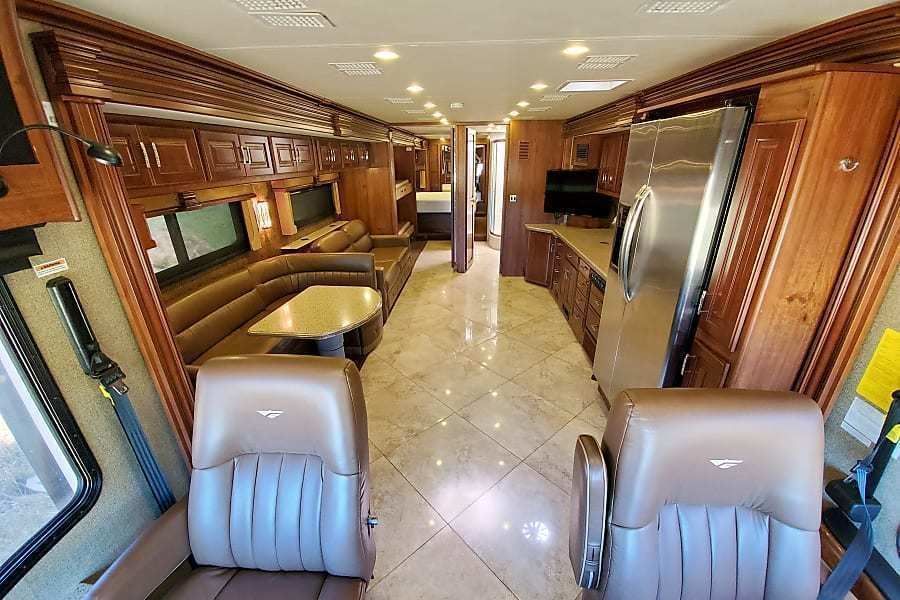 Photo 12 - 2015 Fleetwood Class A Motorhome rental photo 14