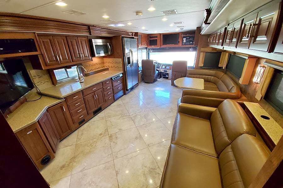 Photo 15 - 2015 Fleetwood Class A Motorhome rental photo 17