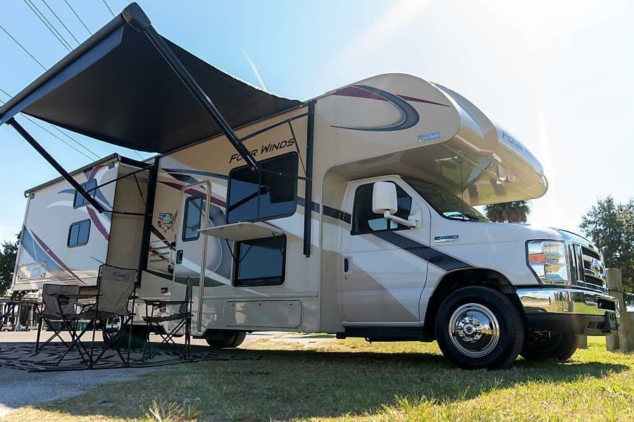 Photo 0 - 2019 Thor Class C Motorhome rental photo 2
