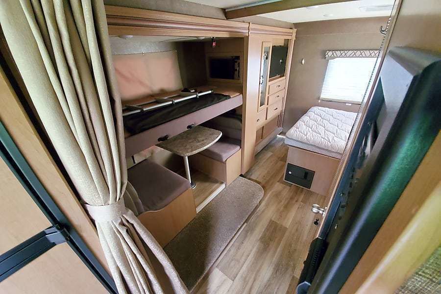 Photo 7 - 2019 Thor Class C Motorhome rental photo 9