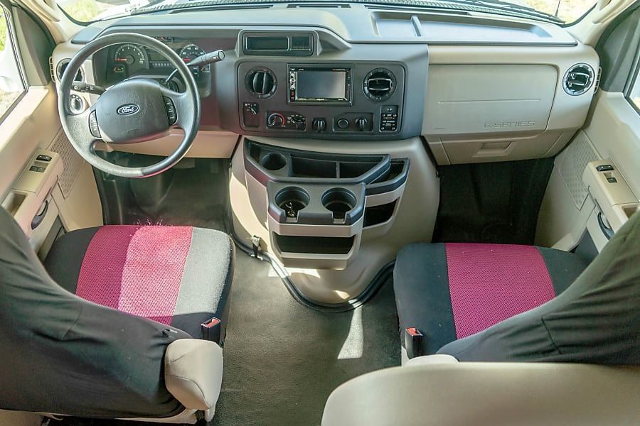 Photo 13 - 2019 Thor Class C Motorhome rental photo 15