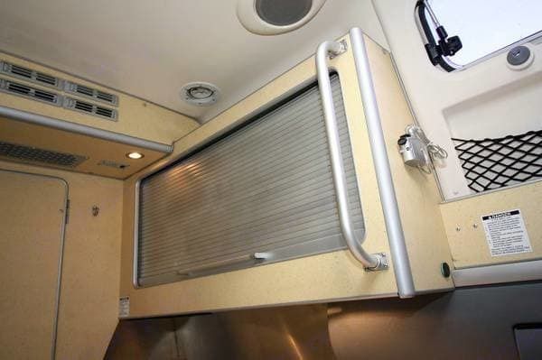Photo 9 - 2006 Airstream Class C Motorhome rental photo 11