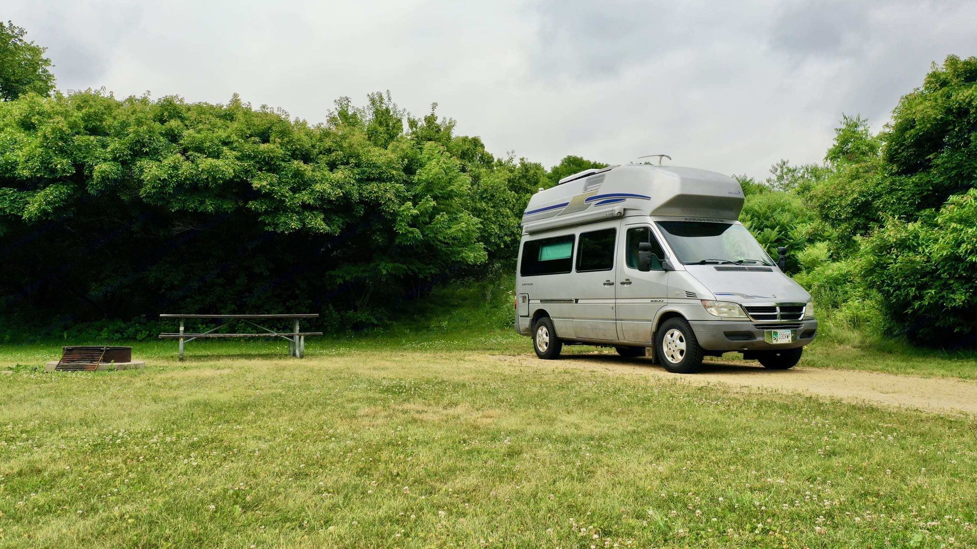 Photo 41 - 2006 Airstream Class C Motorhome rental photo 43