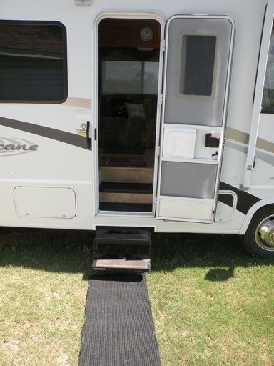 2005 Thor Motor Coach Hurricane Class A Motorhome for rent in Lawton, OK