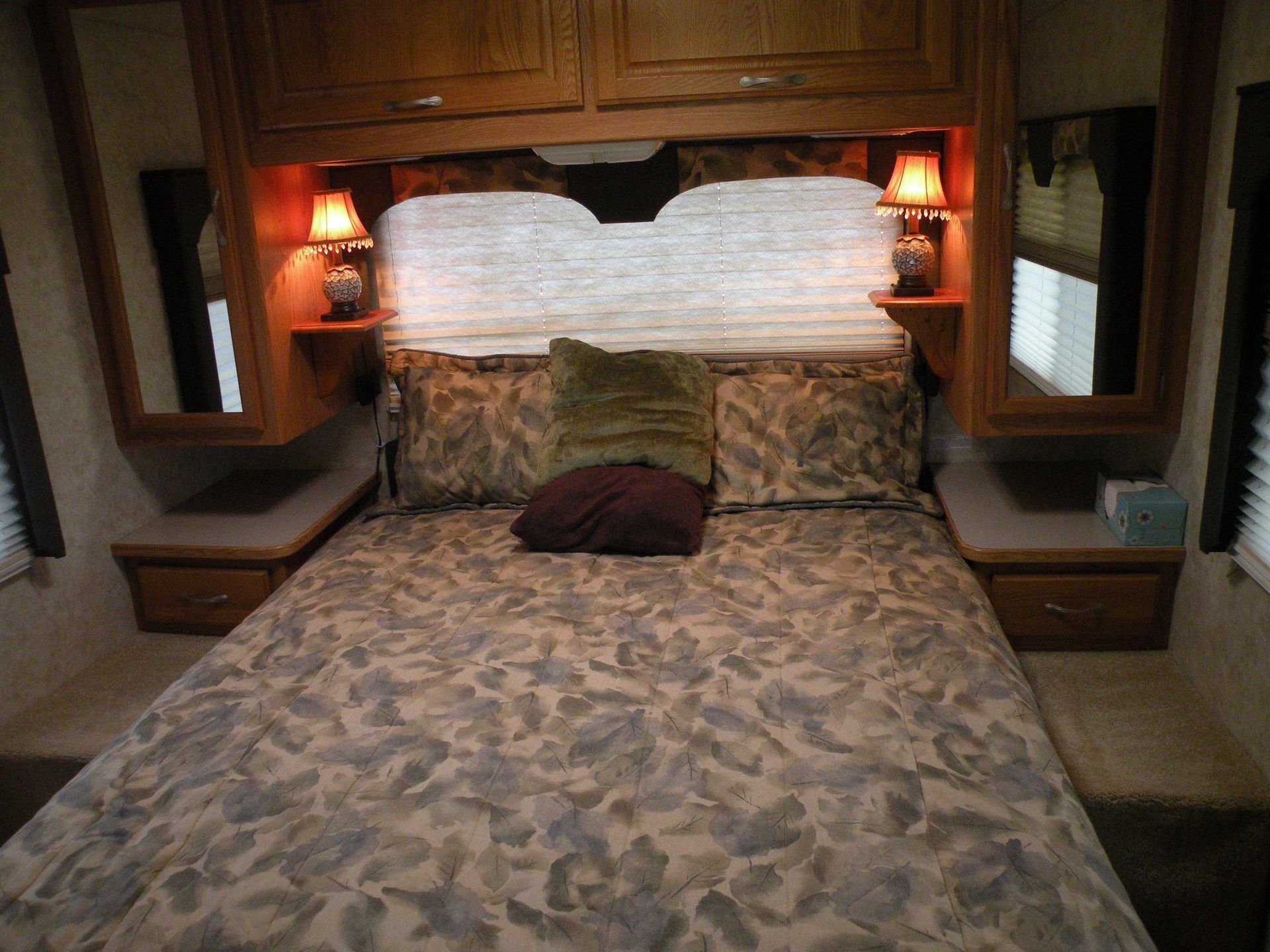 Photo 7 - 2005 Thor Motor Coach Class A Motorhome rental photo 9