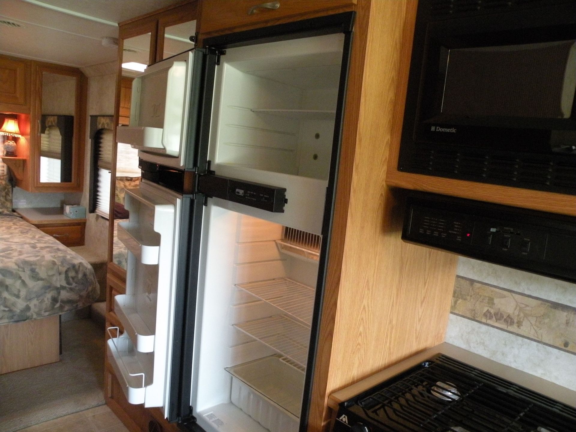Photo 8 - 2005 Thor Motor Coach Class A Motorhome rental photo 10