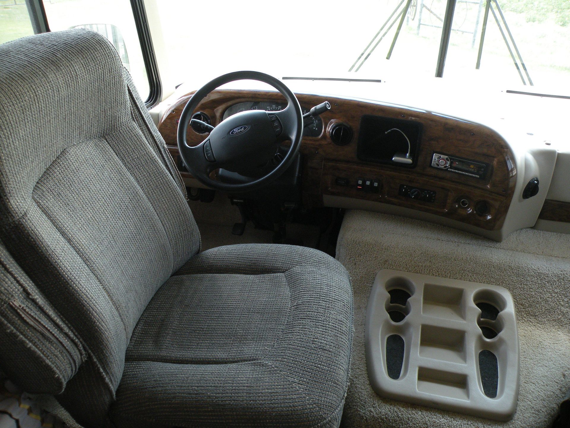 Photo 13 - 2005 Thor Motor Coach Class A Motorhome rental photo 15