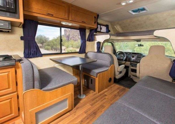 Photo 3 - 2017 Thor Class C Motorhome rental photo 5
