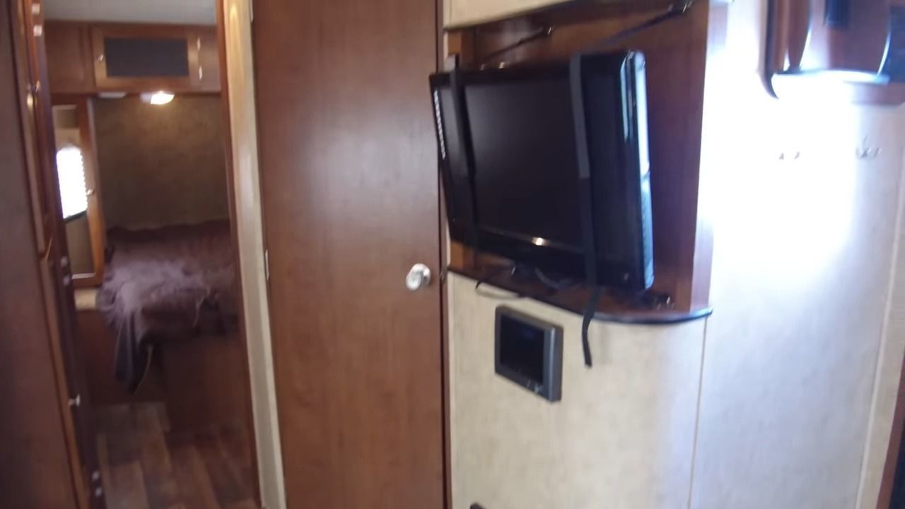 Photo 10 - 2014 Dutchmen Travel Trailer rental photo 12