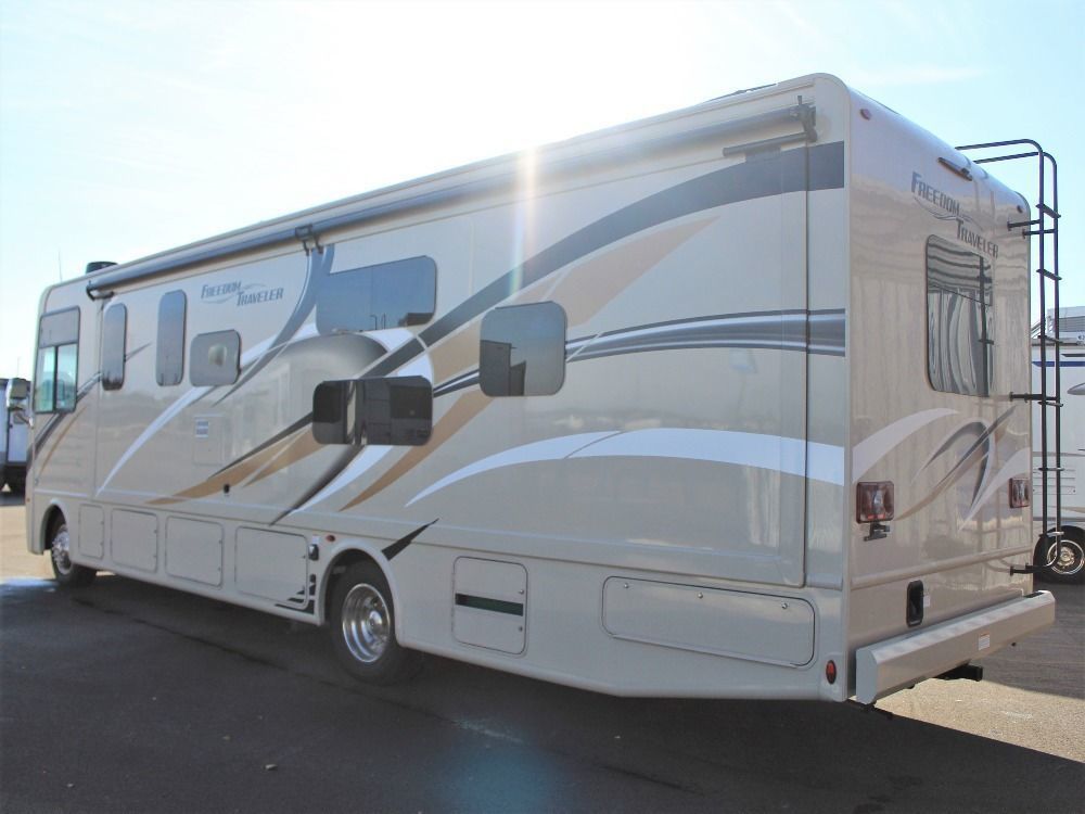 Photo 13 - 2020 Thor Class A Motorhome rental photo 14