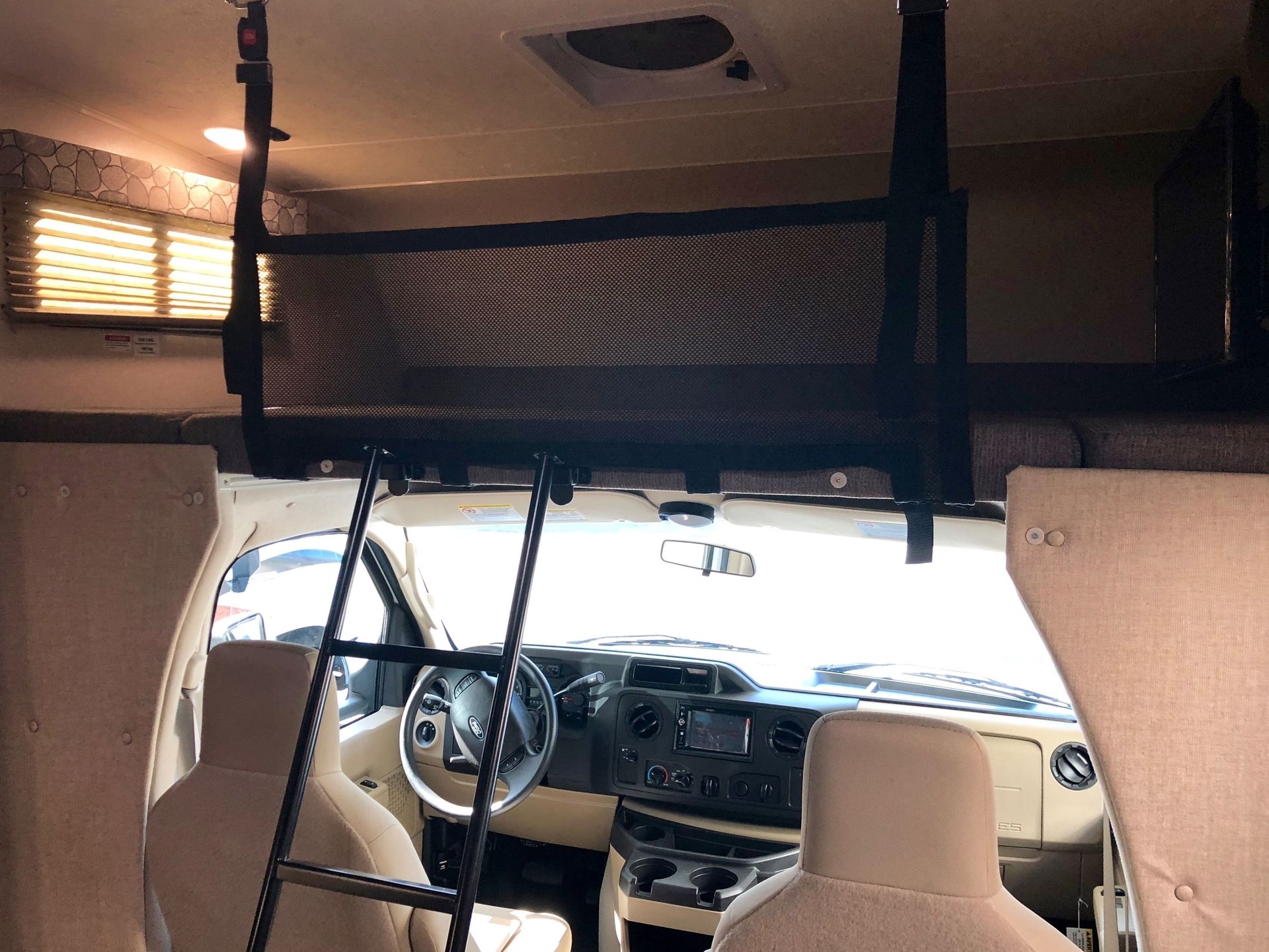 Photo 18 - 2019 Coachmen Class C Motorhome rental photo 20