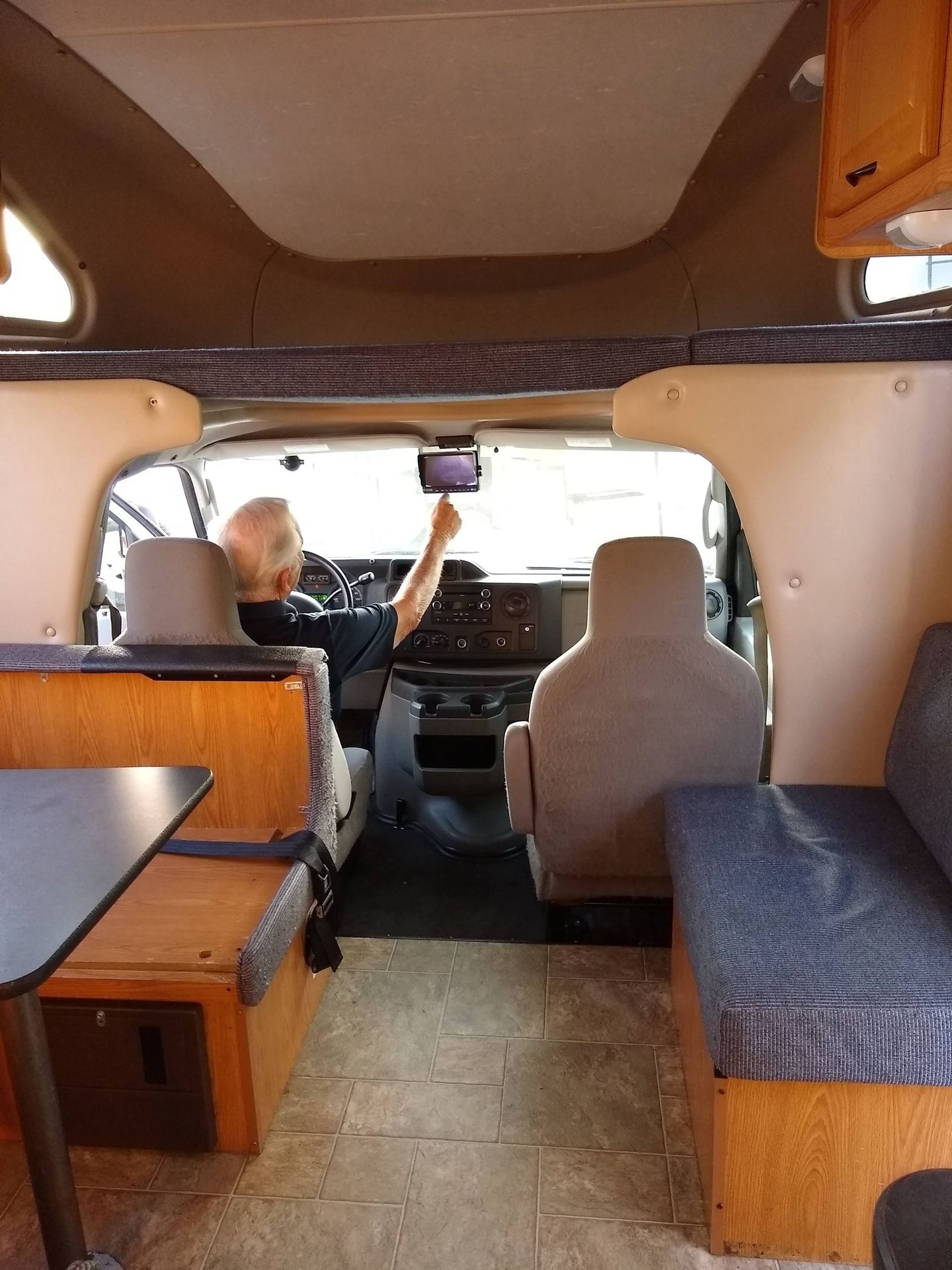 Photo 2 - 2011 Four Winds Class C Motorhome rental photo 4