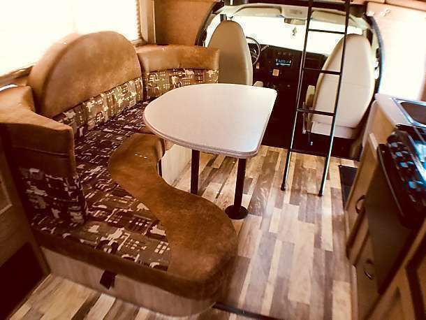 Photo 8 - 2016 Coachmen Class C Motorhome rental photo 10