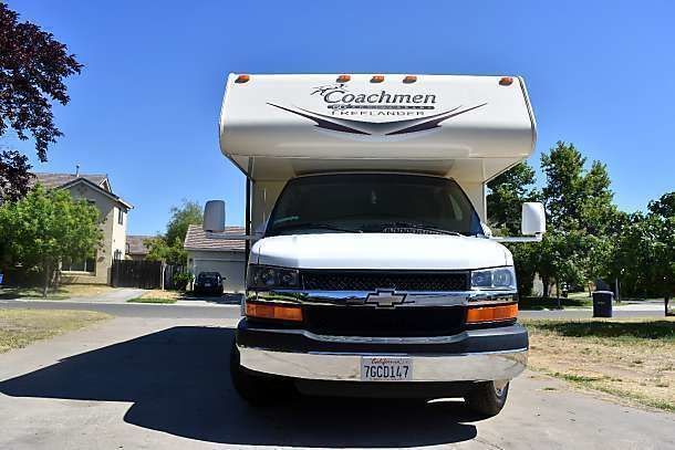 Photo 11 - 2016 Coachmen Class C Motorhome rental photo 13
