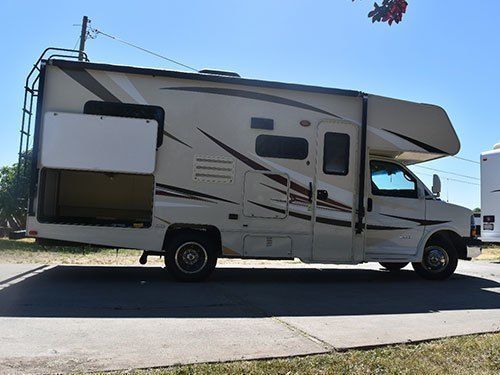 Photo 16 - 2016 Coachmen Class C Motorhome rental photo 18