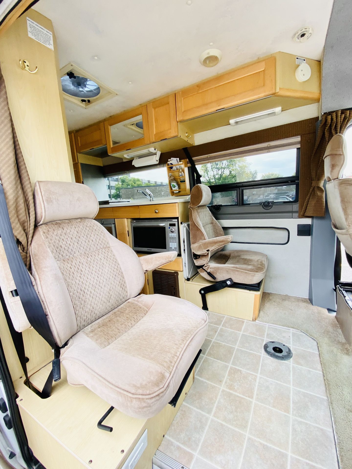 Photo 3 - 2004 Mercedes-Benz Class B Motorhome rental photo 5