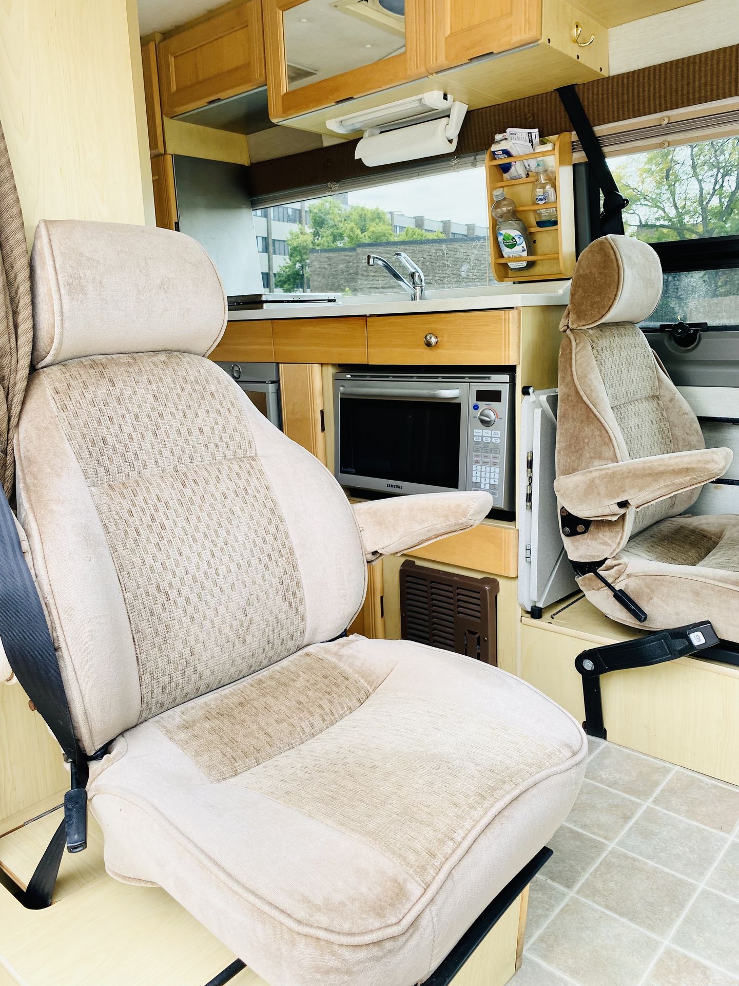 Photo 6 - 2004 Mercedes-Benz Class B Motorhome rental photo 8