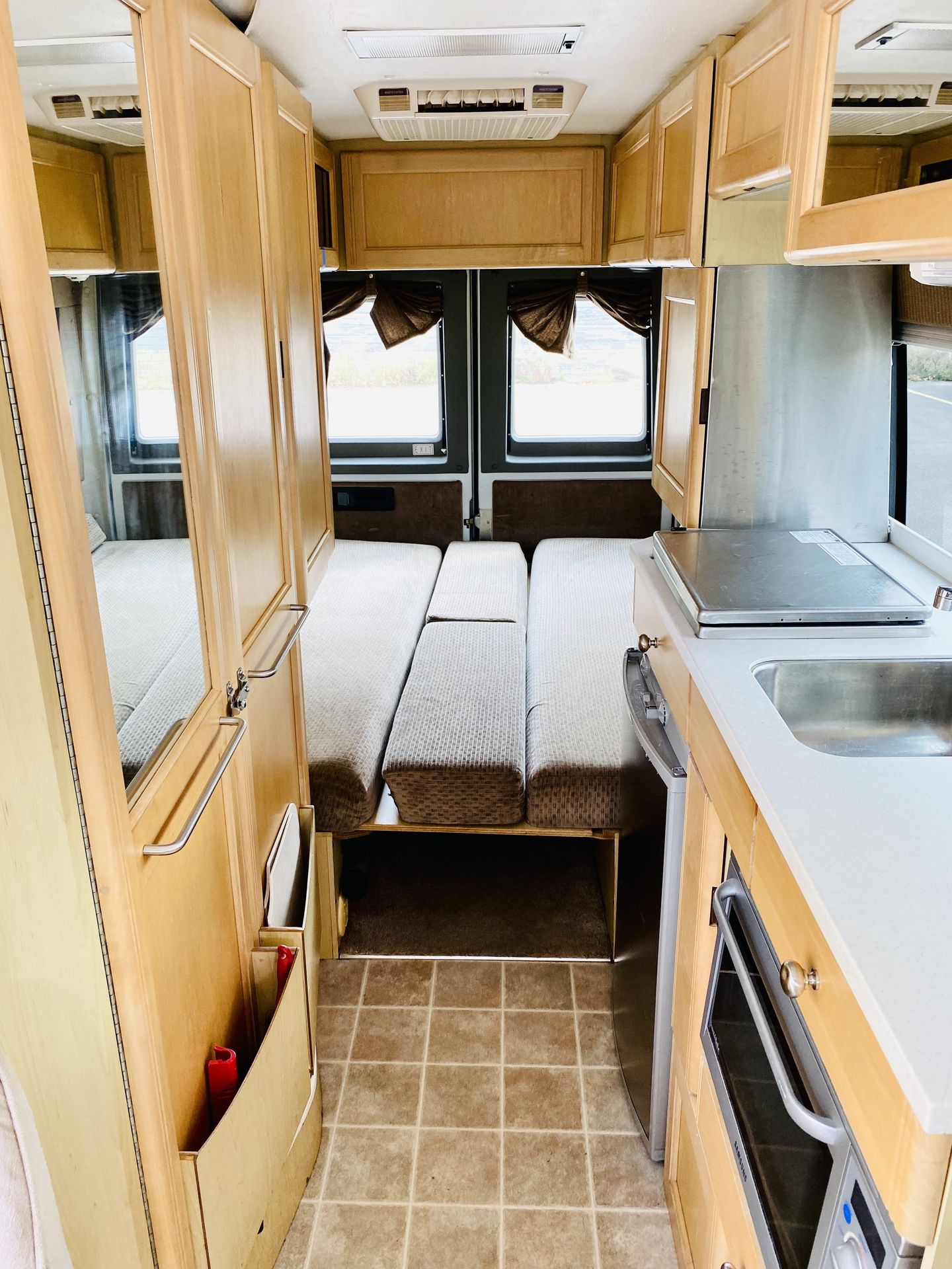 Photo 9 - 2004 Mercedes-Benz Class B Motorhome rental photo 11