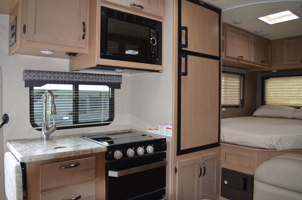 Photo 4 - 2020 Thor Class C Motorhome rental photo 6