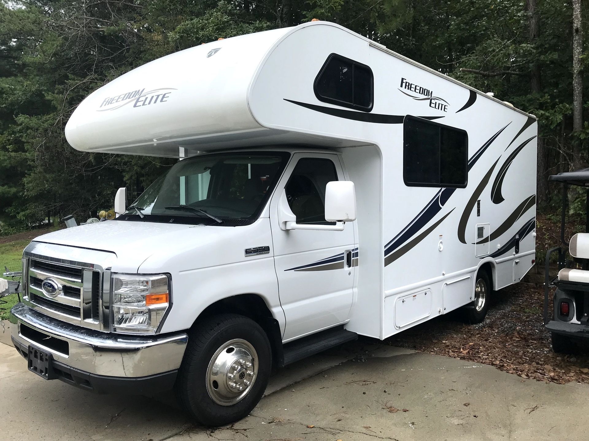 Photo 10 - 2015 Thor Class C Motorhome rental photo 7