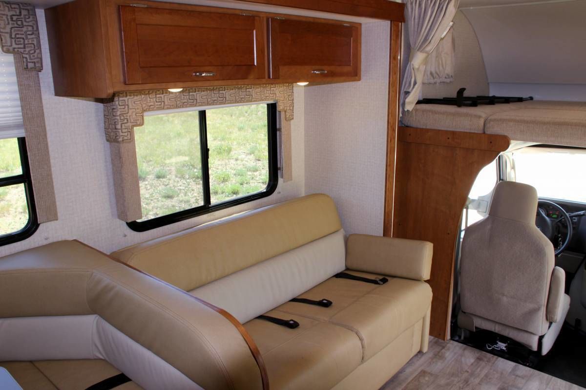 Photo 5 - 2018 Winnebago Class C Motorhome rental photo 7