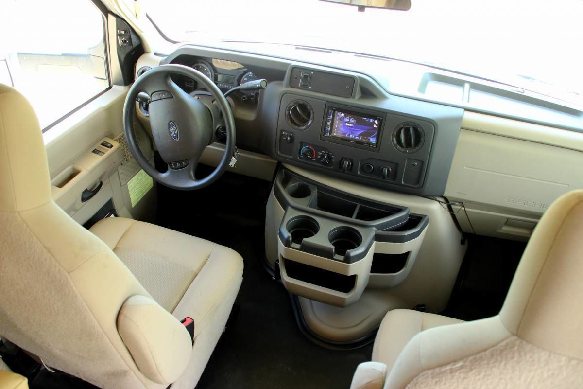 Photo 6 - 2018 Winnebago Class C Motorhome rental photo 8