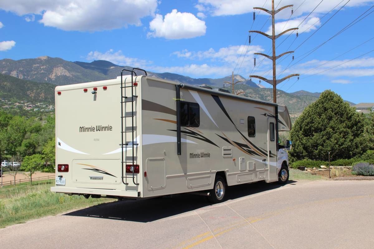 Photo 12 - 2018 Winnebago Class C Motorhome rental photo 14