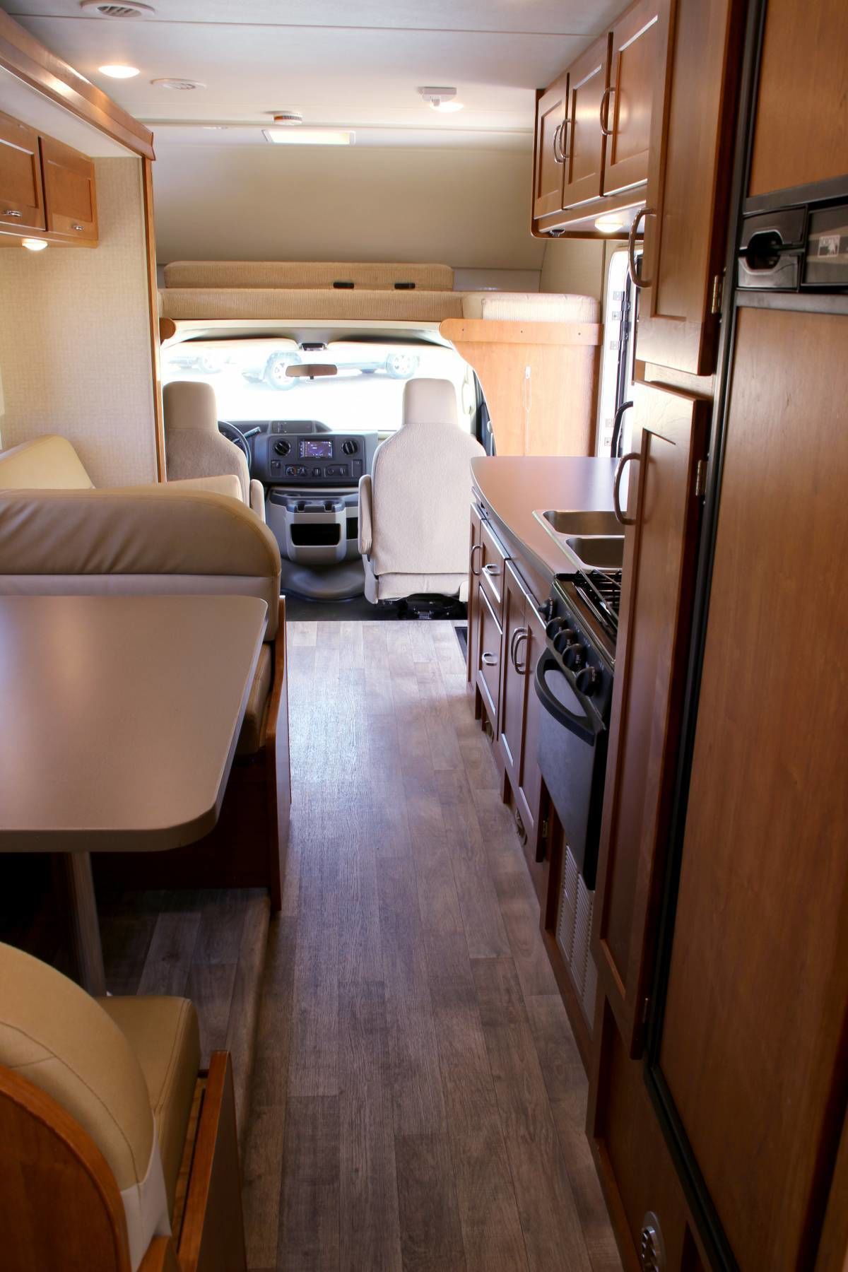 Photo 14 - 2018 Winnebago Class C Motorhome rental photo 16