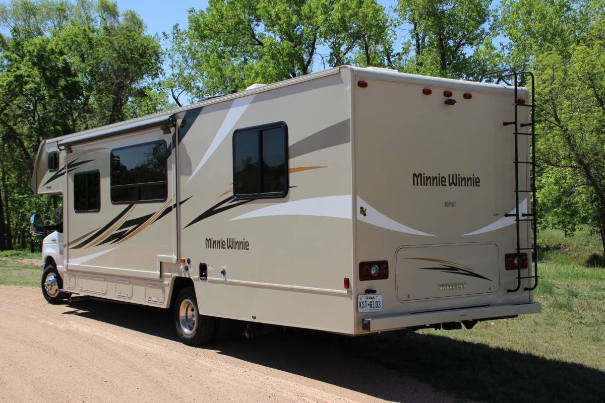 Photo 15 - 2018 Winnebago Class C Motorhome rental photo 17